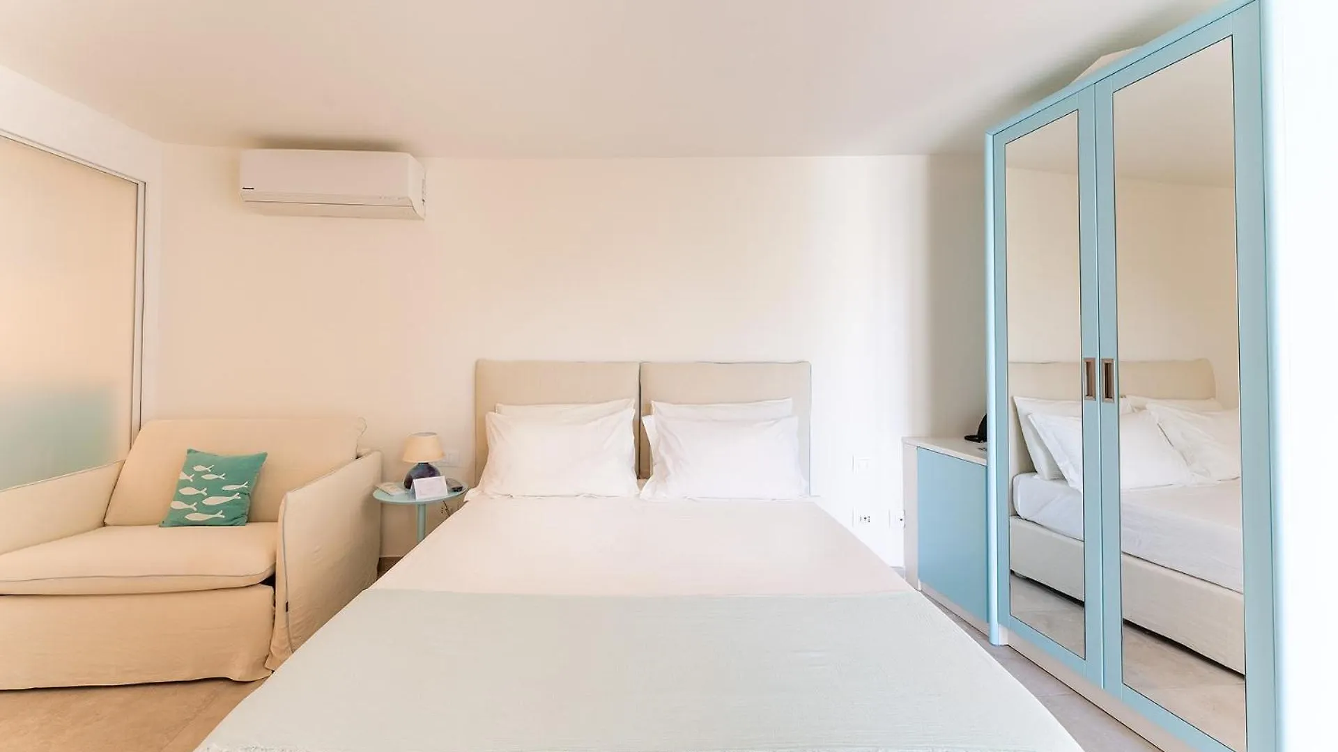 Hotel Oasi Blu Sardinia Santa Margherita di Pula 5*,